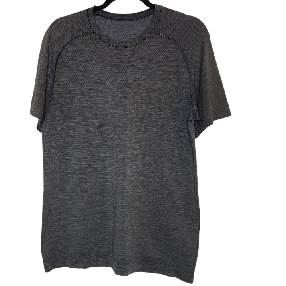 Lululemon men's metal vent tech short sleeve shirt. Heathered green/grey. Size M